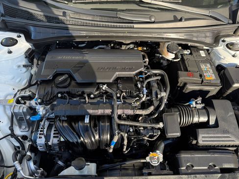 Certified 2025 Hyundai Elantra SEL image 20