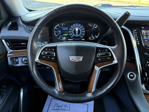 Used 2017 Cadillac Escalade Luxury image 28