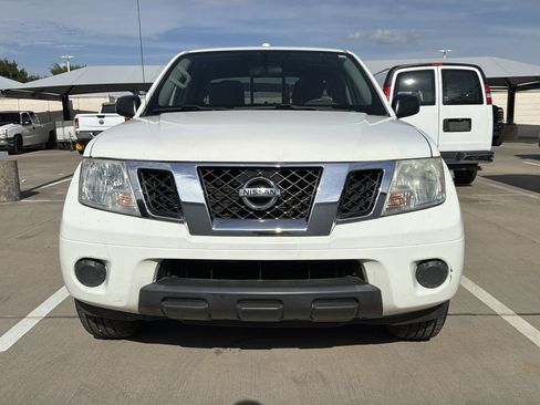 Used 2018 Nissan Frontier SV RWD image 2