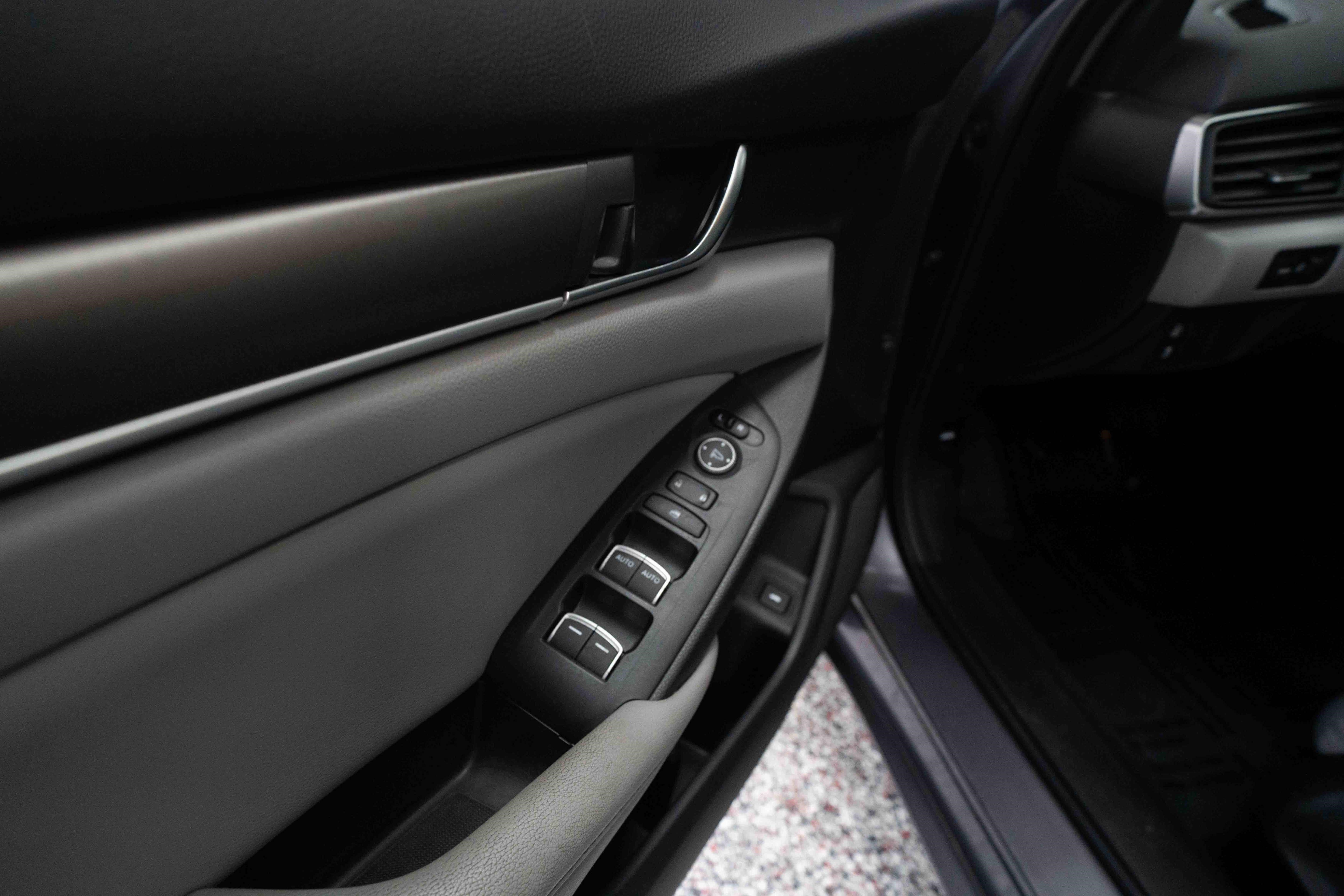 Used 2018 Honda Accord LX image 7