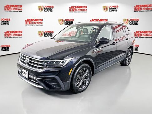 Used 2023 Volkswagen Tiguan SE FWD image 12