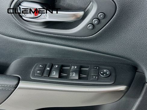 Used 2020 Jeep Cherokee Limited image 26