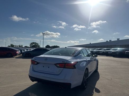Certified 2025 Nissan Altima 2.5 SR FWD image 21