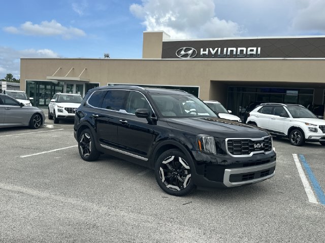 Used 2023 Kia Telluride S AWD/4WD image 1
