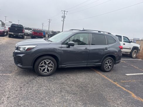 Used 2020 Subaru Forester Premium image 4