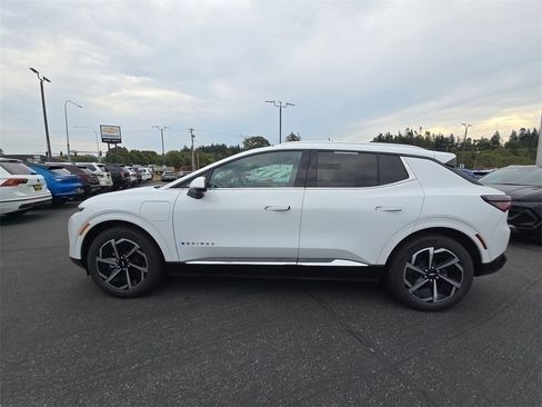 Used 2024 Chevrolet Equinox EV LT image 9
