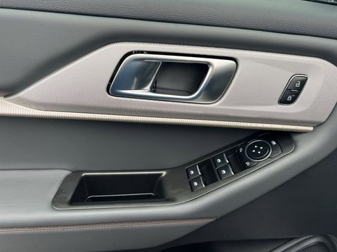 Certified 2025 Ford Explorer Active w/ Active Comfort Package image 15