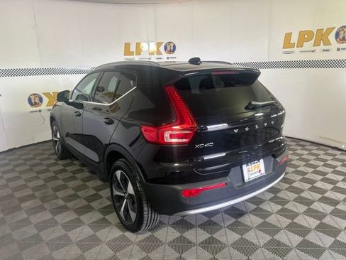 Used 2025 Volvo XC40 B5 Plus AWD/4WD image 5