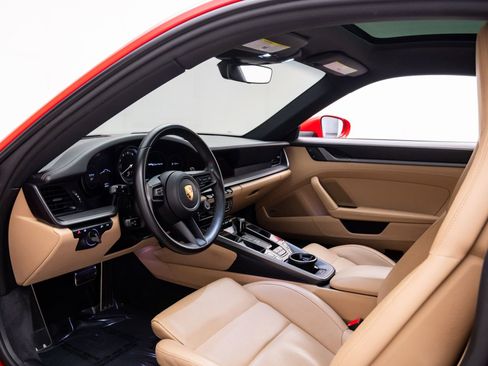 Used 2022 Porsche 911 Carrera image 4