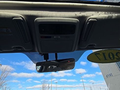 Used 2017 Subaru Forester 2.5i Premium w/ All-Weather Package image 18