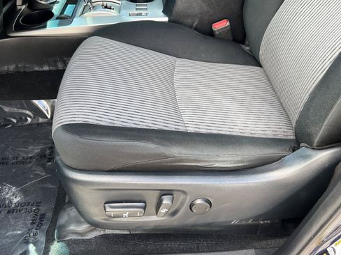 Used 2018 Toyota 4Runner SR5 AWD/4WD image 29