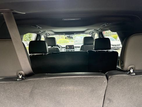 Used 2023 GMC Yukon XL SLT w/ SLT Luxury Package AWD/4WD image 5