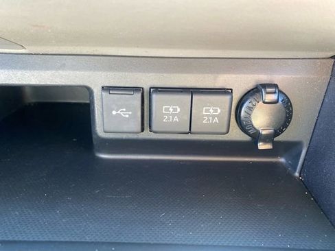 Used 2020 Toyota Highlander XLE image 14