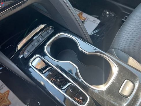 Used 2023 Buick Envision Essence image 16