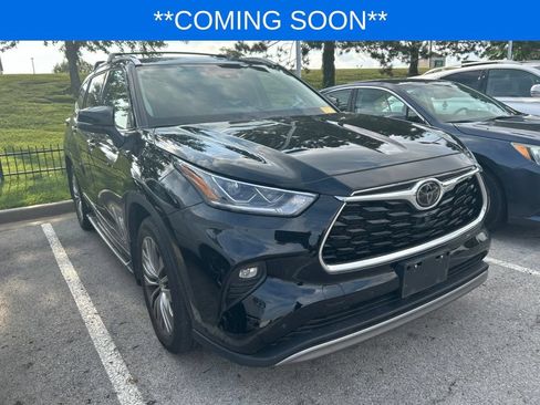 Used 2022 Toyota Highlander Platinum AWD/4WD image 3