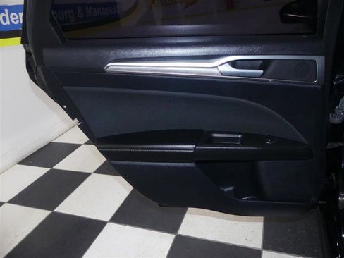 Used 2020 Ford Fusion SE FWD image 29