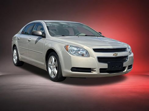 Used 2011 Chevrolet Malibu LS FWD image 3