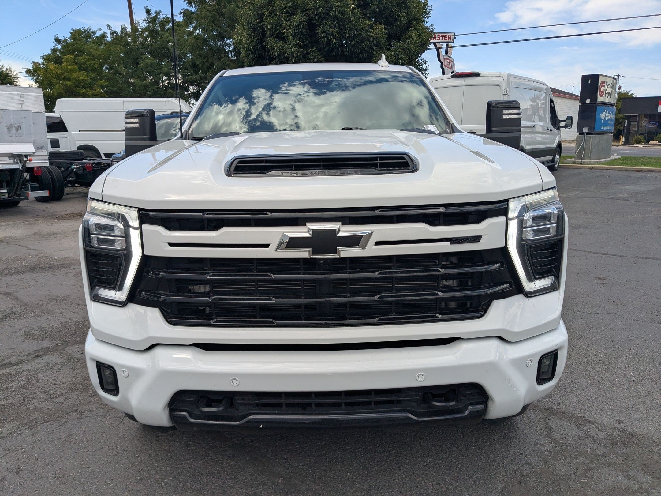 Used 2024 Chevrolet Silverado 3500 LTZ w/ LTZ Plus Package AWD/4WD image 11
