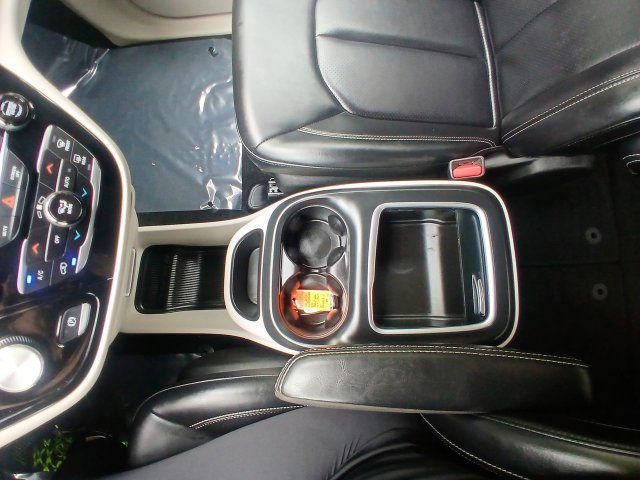 Used 2023 Chrysler Pacifica Touring-L FWD image 21