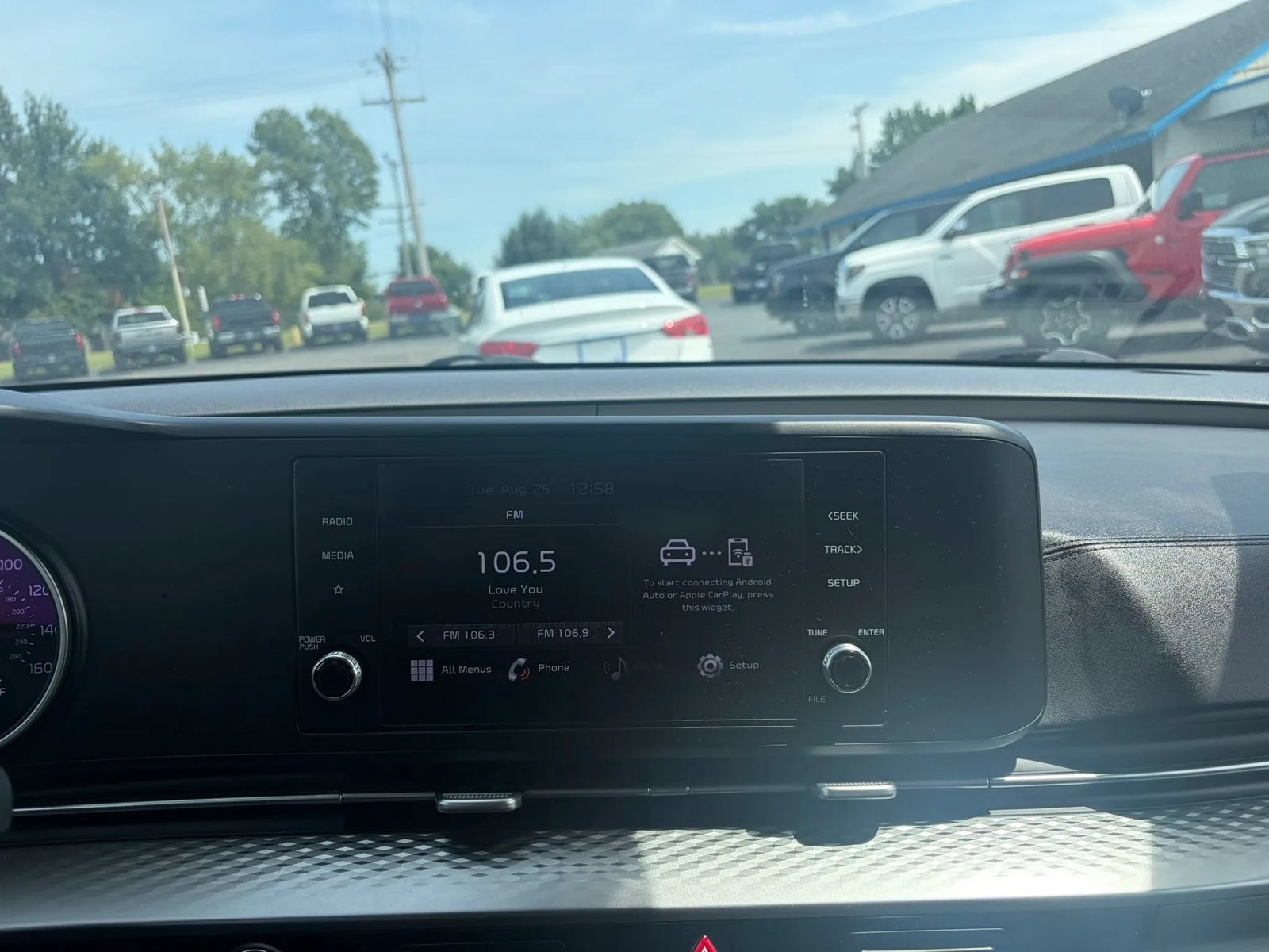 Used 2022 Kia Carnival LX FWD image 13