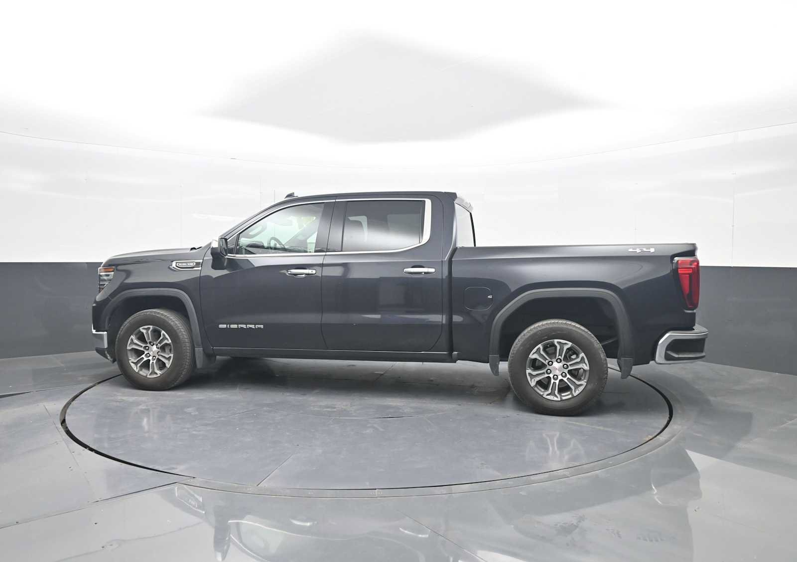 Used 2026 GMC Sierra 1500 SLT AWD/4WD image 5