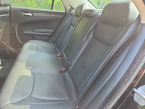 Used 2015 Chrysler 300 Limited RWD image 39