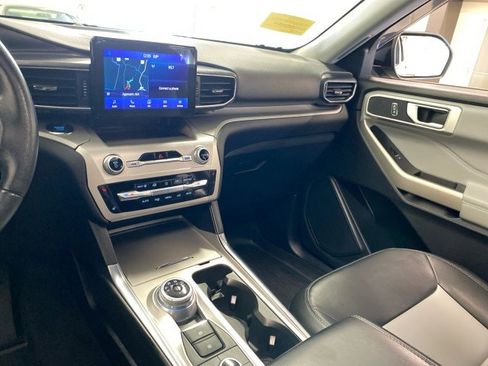 Certified 2022 Ford Explorer XLT w/ Equipment Group 202A image 15