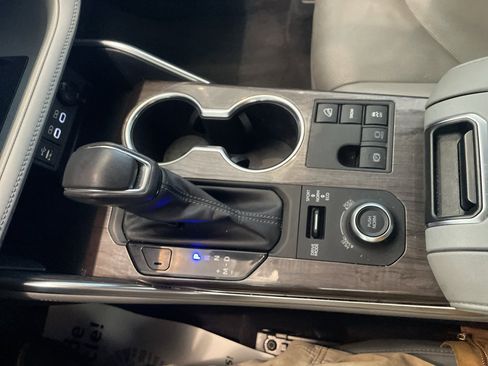 Used 2023 Toyota Highlander Platinum image 19
