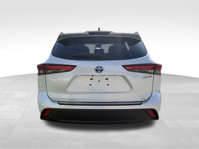 Used 2022 Toyota Highlander LE AWD/4WD image 14