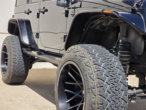 Used 2011 Jeep Wrangler Unlimited 70th Anniversary w/ Connectivity Group image 35