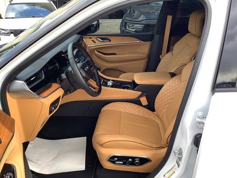 Certified 2024 Jeep Grand Cherokee L Summit AWD/4WD image 10