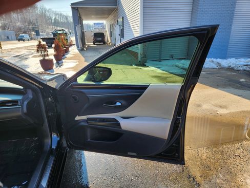 Used 2019 Lexus ES 300h image 15