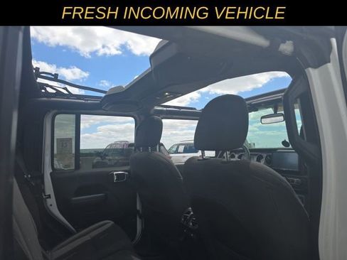 Used 2020 Jeep Gladiator Sport w/ Quick Order Package 24S image 9