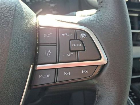 Certified 2025 Toyota Sienna XLE FWD image 19