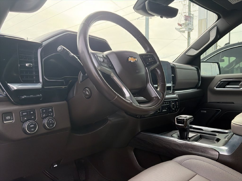 Certified 2022 Chevrolet Silverado 1500 LTZ w/ LTZ Premium Package AWD/4WD image 18