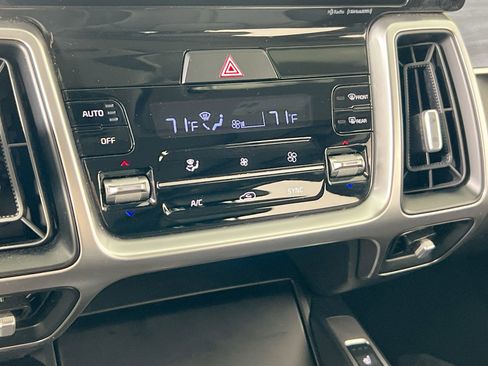 Used 2022 Kia Sorento S w/ Panoramic Sunroof Package image 16