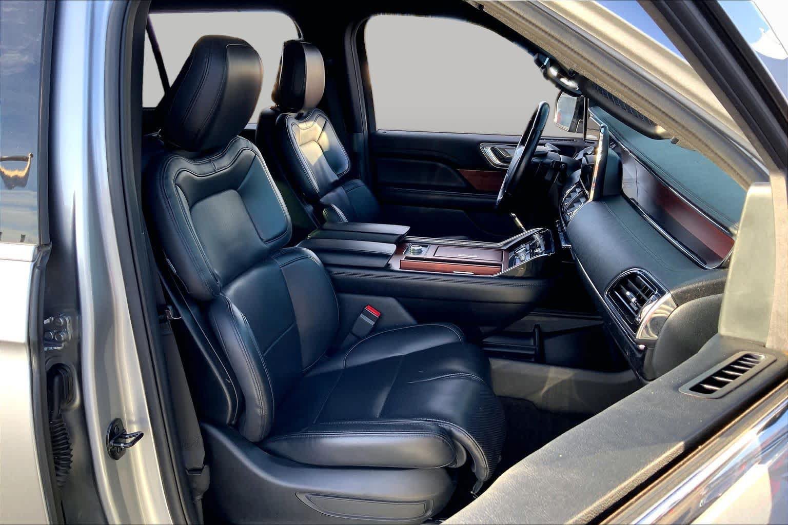 Used 2021 Lincoln Navigator 4WD image 9