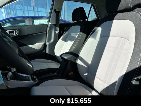 Used 2023 Hyundai Venue SEL image 4