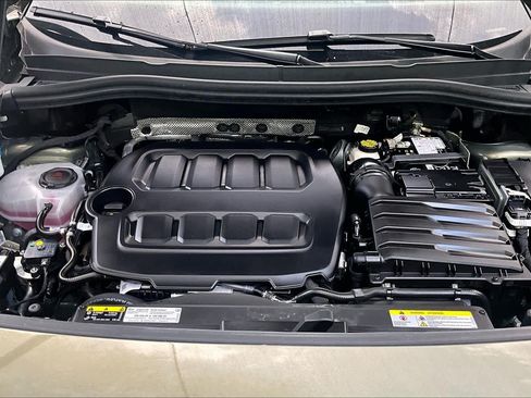 Certified 2025 Volkswagen Tiguan SE R-Line AWD/4WD image 30