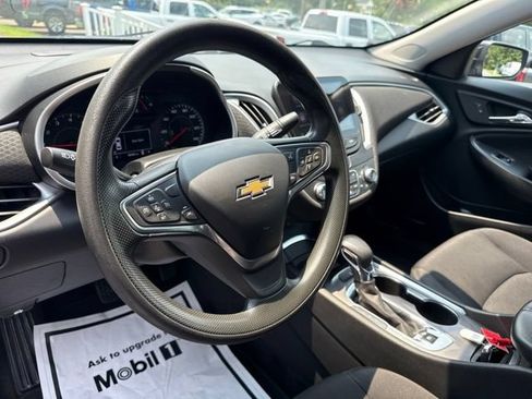 Used 2023 Chevrolet Malibu LT FWD image 25