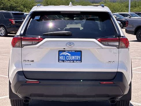 Used 2021 Toyota RAV4 XLE Premium FWD image 5