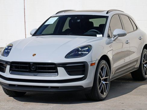 Used 2025 Porsche Macan AWD/4WD image 48