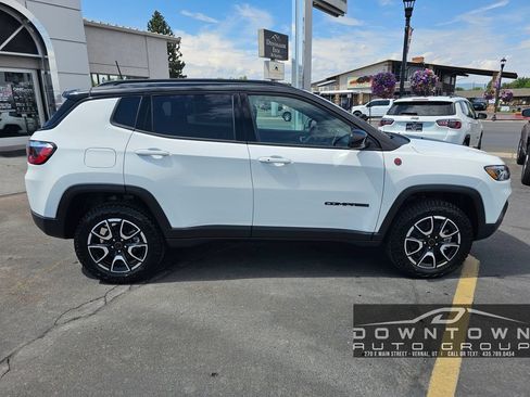 New 2026 Jeep Compass Trailhawk AWD/4WD image 2
