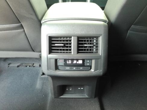 Used 2021 Volkswagen Atlas SE w/ Panoramic Sunroof Package AWD/4WD image 28