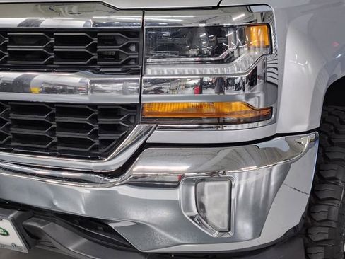 Used 2018 Chevrolet Silverado 1500 LT w/ Texas Edition image 11