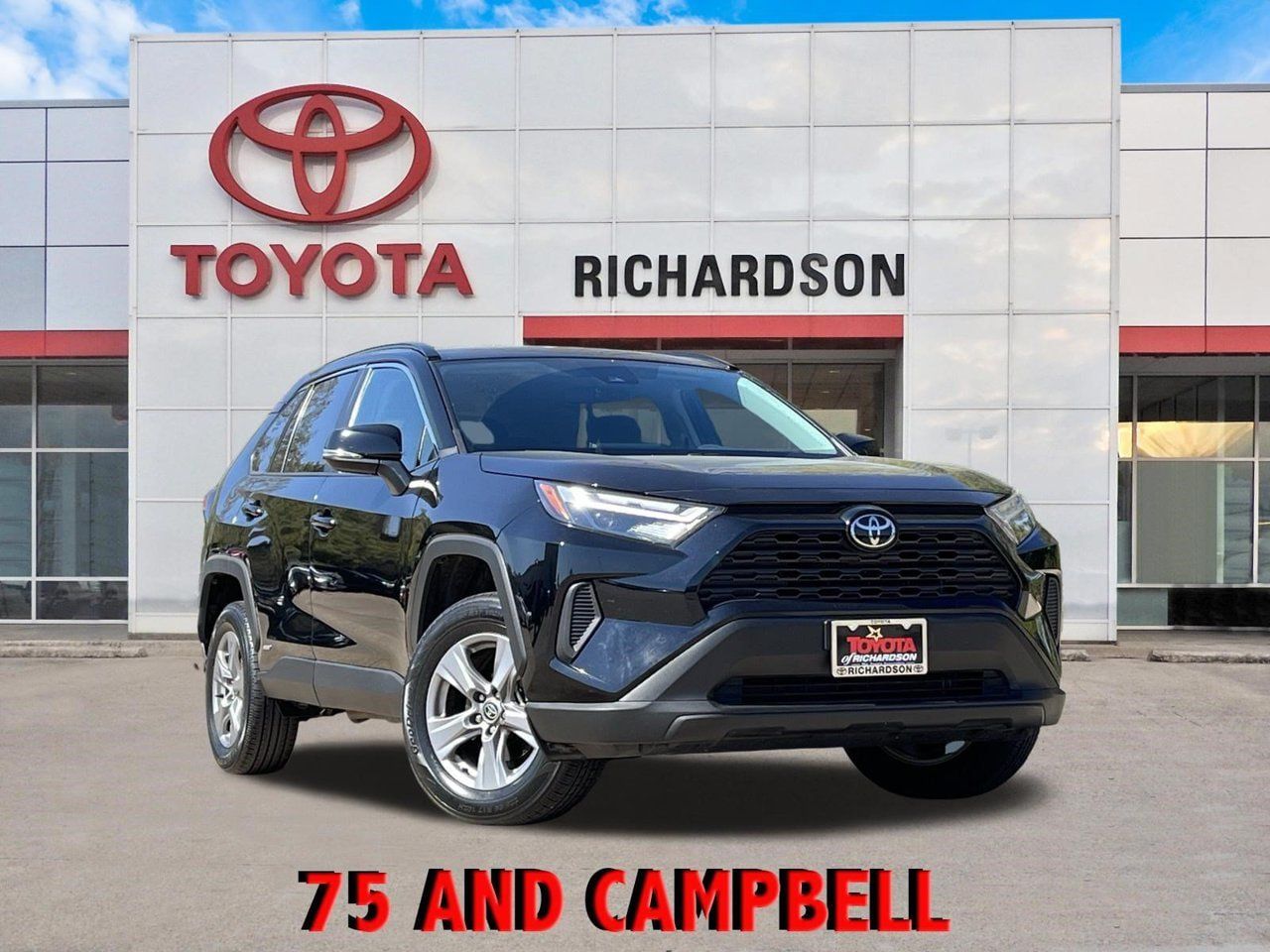 Used 2025 Toyota RAV4 XLE AWD/4WD image 1