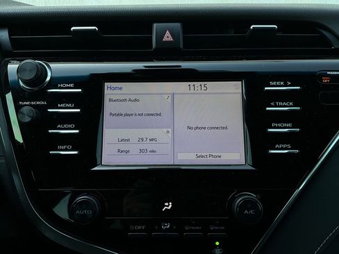 Used 2018 Toyota Camry SE image 24