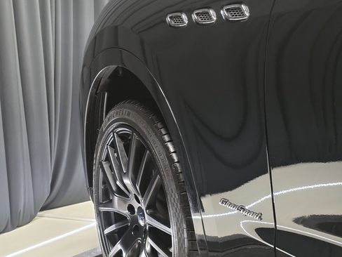 Used 2018 Maserati Levante GranSport image 48