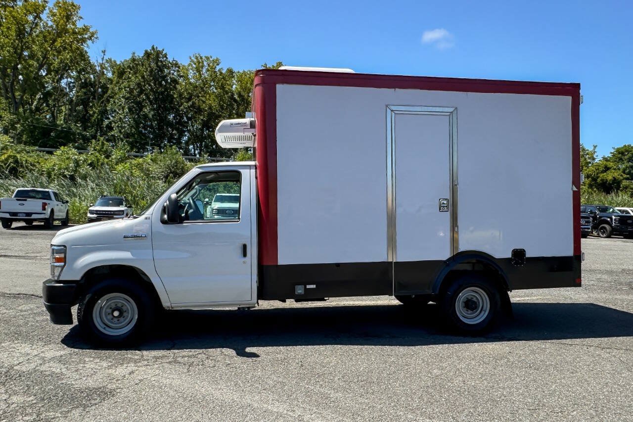 Used 2024 Ford E-350 and Econoline 350 Super Duty RWD image 6