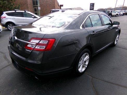 Used 2018 Ford Taurus SE image 3